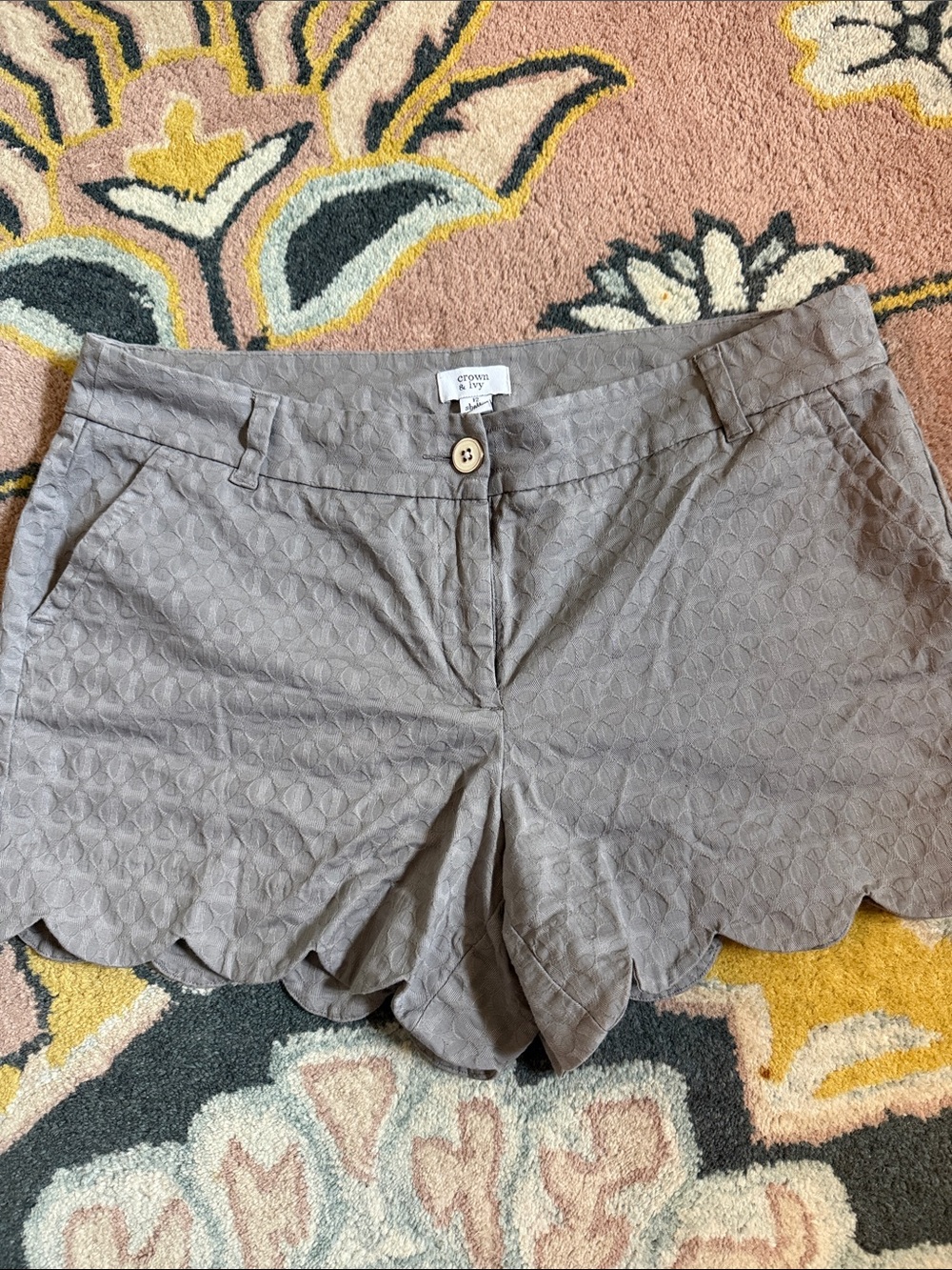 crown & ivy taupe scallop-hem high-waist shorts